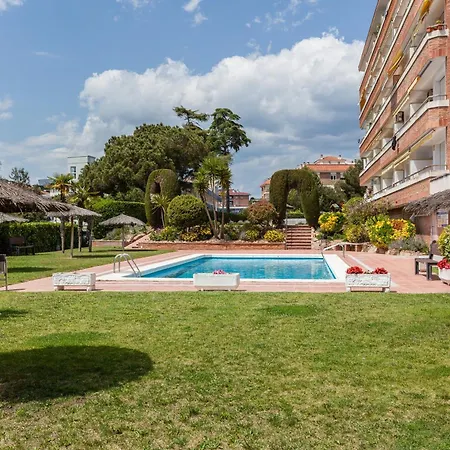 Fada Lloret Apartman *